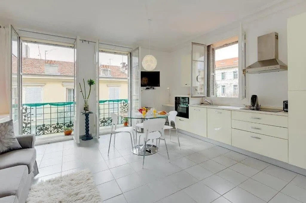 Sunny Corner Apartment Nice
